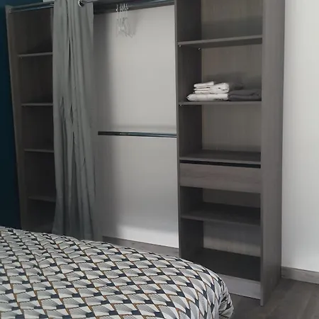 Chambre Double Meublee Lit King Size Habitación en casa particular *